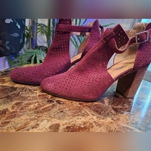 Gently used crown and ivy heels